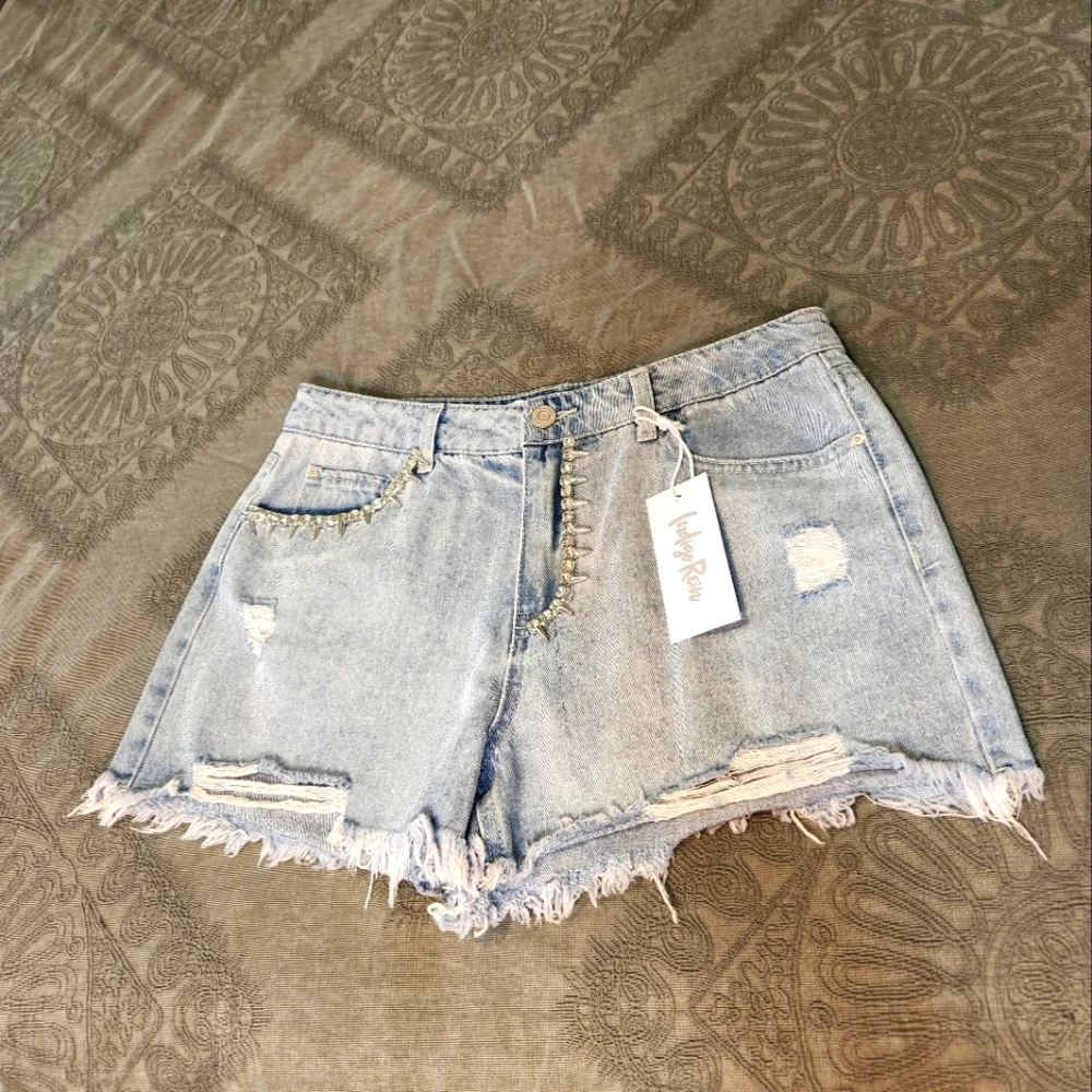 😀 Light Blue Distressed Denim Shorts - Picture 5 of 11
